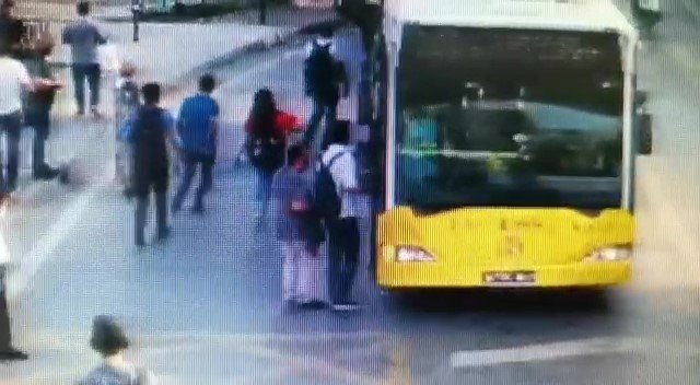 Otobüse Binerken Telefonu Çalınan Yolcunun O Anları Kamerada