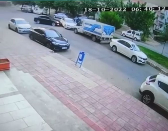 Batman’da Dikkatsiz Sürücü Park Halindeki Araca Vurup Kaçtı