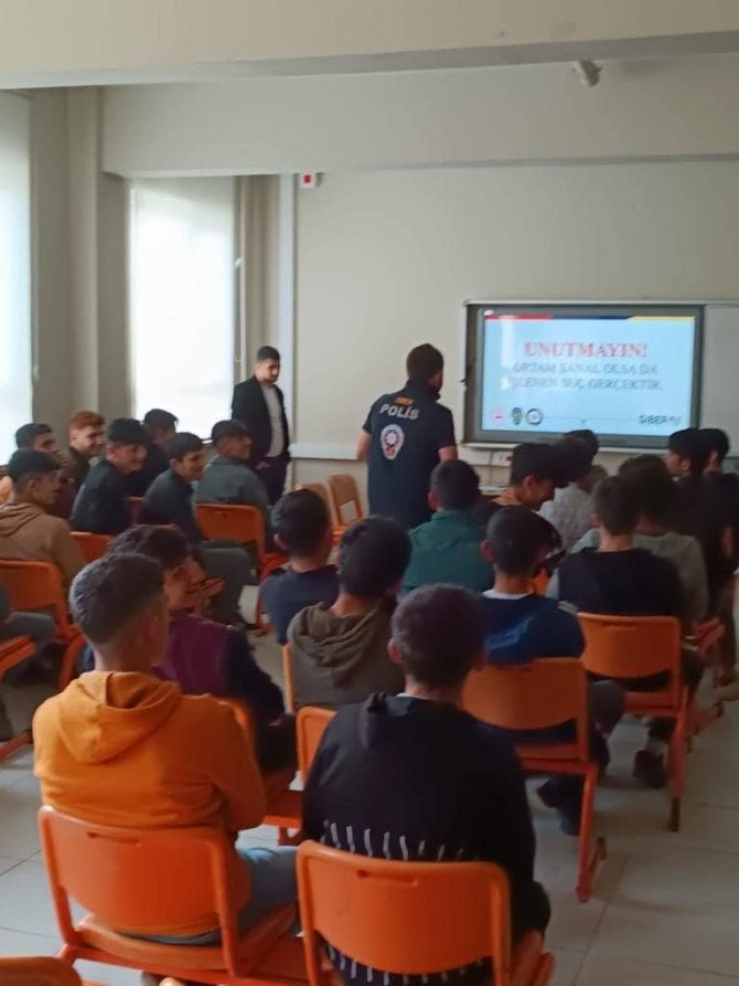 ‘Siberay’ Projesiyle Öğrenciler Bilgilendiriliyor