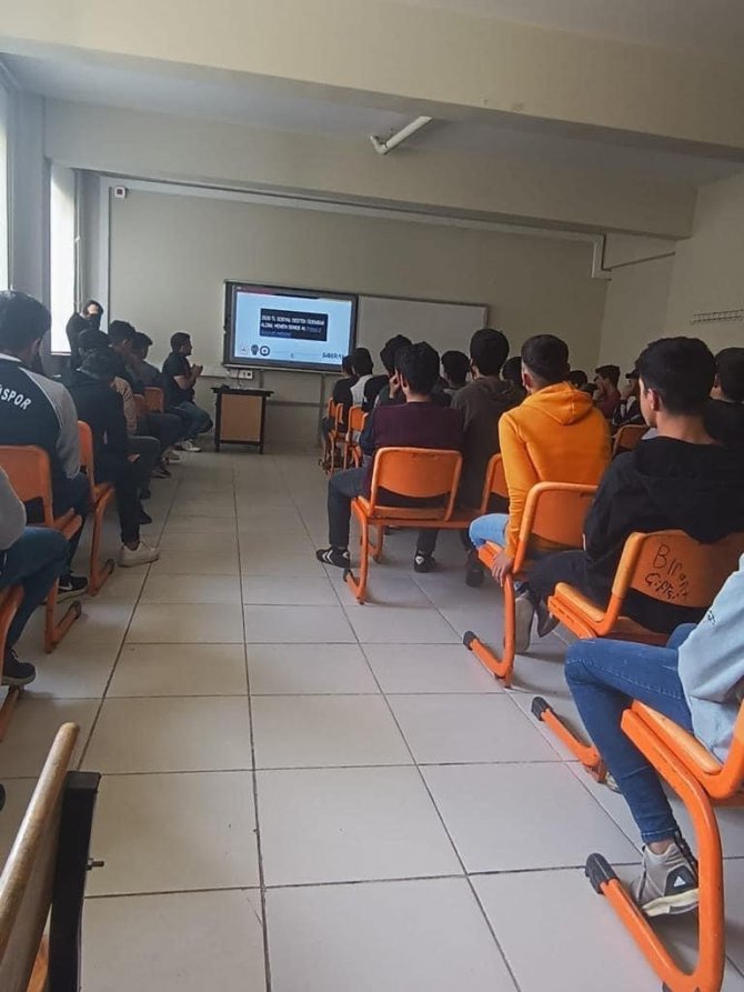 ‘Siberay’ Projesiyle Öğrenciler Bilgilendiriliyor