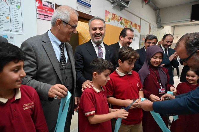 Bursa Büyükşehir’den Okullara Teknolojik Destek