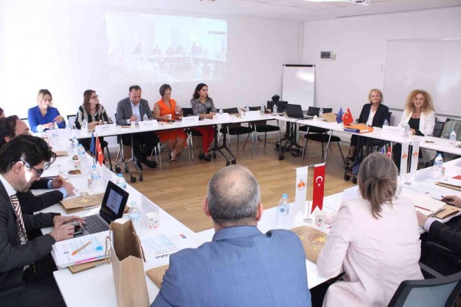 İ̇zmir’den Dünyaya Açılacaklar