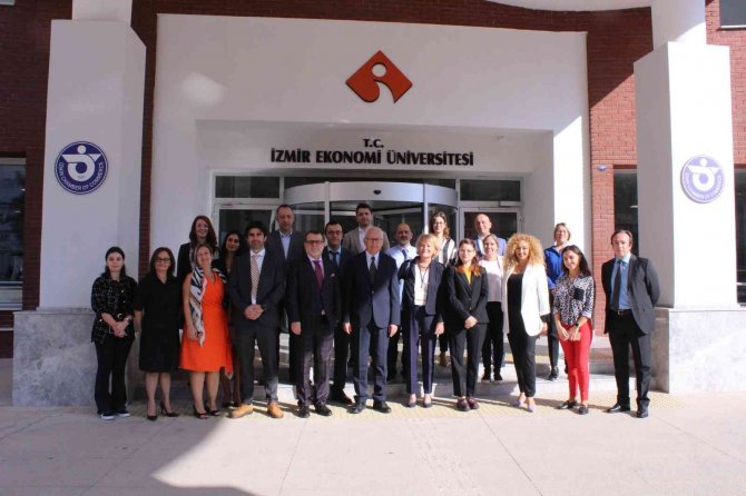 İ̇zmir’den Dünyaya Açılacaklar