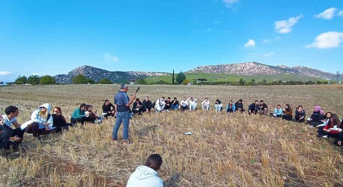 Paü’lü Öğrenciler Acıpayam’da Arazi Çalışması Gerçekleştirdi
