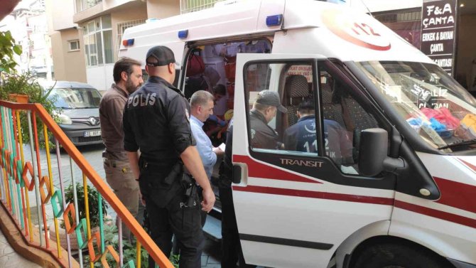 Kocasıyla Tartışan Kadın Kendini Bıçakladı