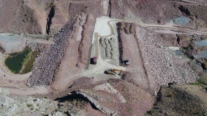Kemah Tuzlaköy Barajı’nda Çalışmalar Sürüyor