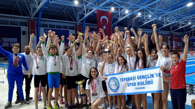 Genç Yüzücüler Bölge Müsabakasına Katılacak