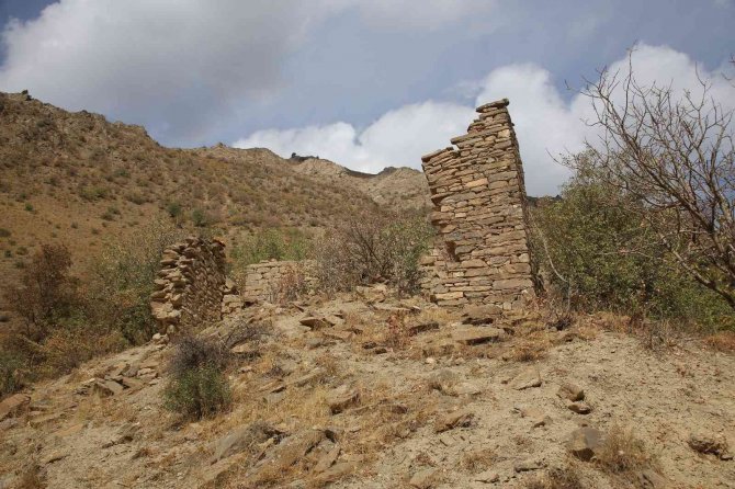 Hakkari’deki Machor Yackhos Kilisesi’nin Turizme Kazandırılması Amaçlanıyor