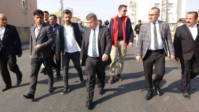 Yüksekova’nın Tüm Yolları Asfalta Kavuştu