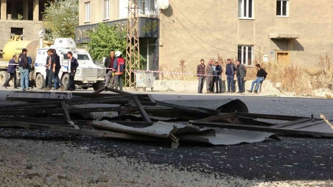 Yüksekova’da Faciadan Dönüldü: 2 Yaralı