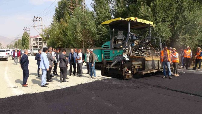 Yüksekova’nın Tüm Yolları Asfalta Kavuştu