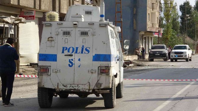 Yüksekova’da Faciadan Dönüldü: 2 Yaralı