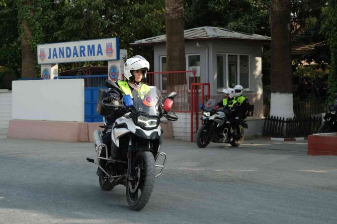 Manisa’da Çalıntı Ve Arama Kayıtlı Motosikletler Jandarmaya Yakalandı