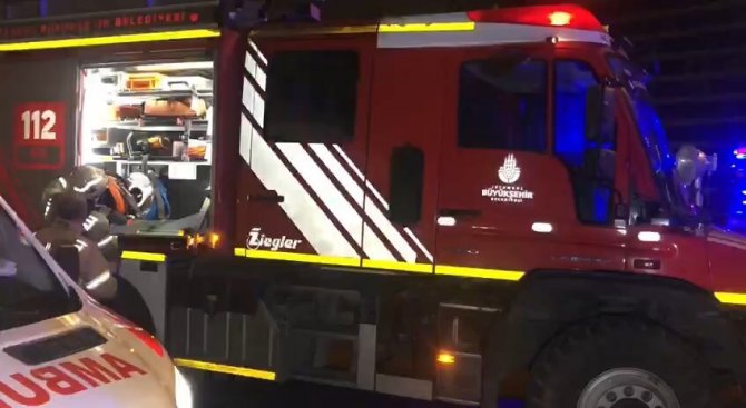 Ümraniye Tem’de Kamyonet Ticari Otomobile Çarptı: 1 Ölü, 2 Yaralı