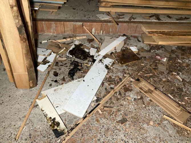 İ̇zmir’de Araç Ve İş Yerini Kundaklayan Şüpheli Yakalandı