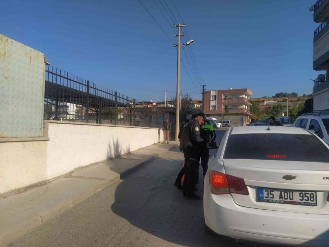 Buca’da Okul Önlerinde Sıkı Denetim