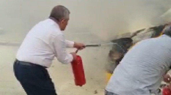 Mhp İ̇zmir İ̇l Başkanı Şahin’den Yanan Taksiye Müdahale