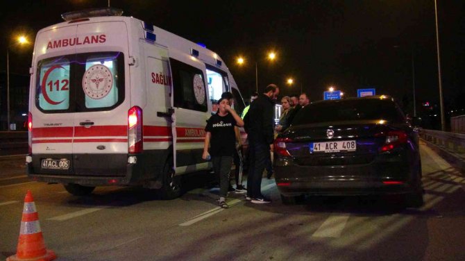 2 Otomobilin Çarpıştığı Kazada 2 Kişi Yaralandı