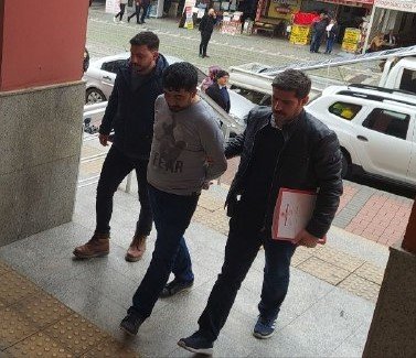Eşini Ve Kayınpederini Öldüren Şüpheli Adliyede