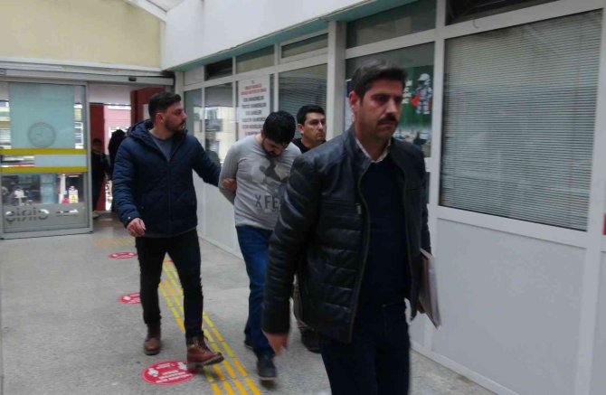 Eşini Ve Kayınpederini Öldüren Şüpheli Adliyede