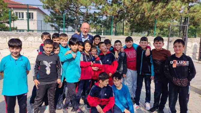 Kütahya Ahteri İ̇mam-hatip Ortaokulu ’Başarılı Örnekler Sergisi’nde Türkiye Birincisi Oldu