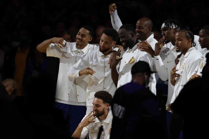 Son Şampiyon Golden State Warriors Galibiyetle Başladı