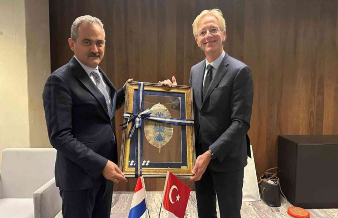 Bakan Özer, Hollandalı Mevkidaşı Dijkgraaf İle Bir Araya Geldi