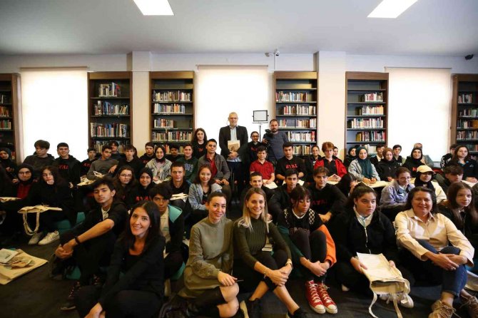 Üzümcü’den Öğrencilere: Kendini Seven İnsan Okumalıdır