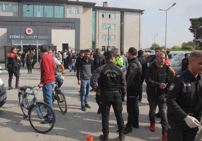 Mahkeme Çıkışında Davalı Oldukları Gencin Babasını Öldüren Zanlı Tutuklandı