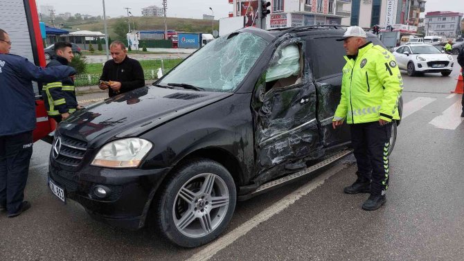 Samsun’da Lpg Yüklü Tanker Otomobil İle Çarpıştı: 1 Yaralı