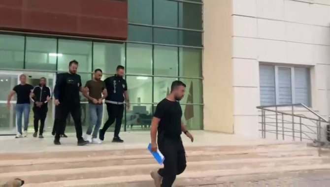 Adım Adım İzlenen Uyuşturucu Tacirleri Kıskıvrak Yakalandı