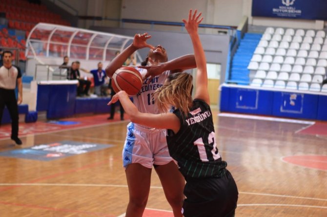 Tkbl: İ̇zmit Belediyespor: 81 - Urla Belediyesi: 71