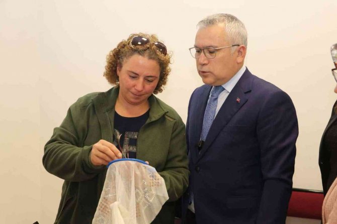 Vali Şimşek, El Emeği Ürünleri İnceledi