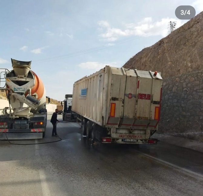 Alev Alan Tırın İmdadına Beton Mikseri Yetişti
