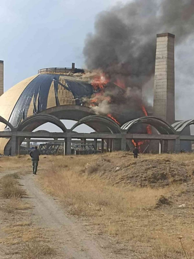 Cami İnşaatında Korkutan Yangın