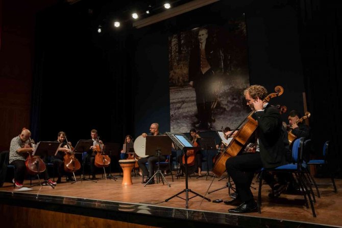 2 Bin Yıllık Besteyi Çello İle Seslendirdiler