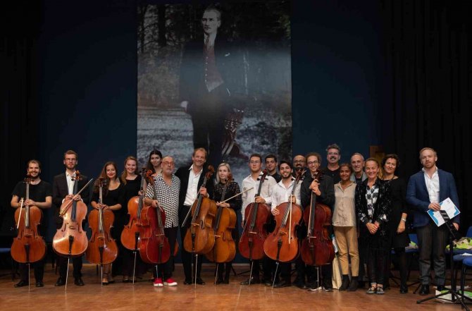 2 Bin Yıllık Besteyi Çello İle Seslendirdiler