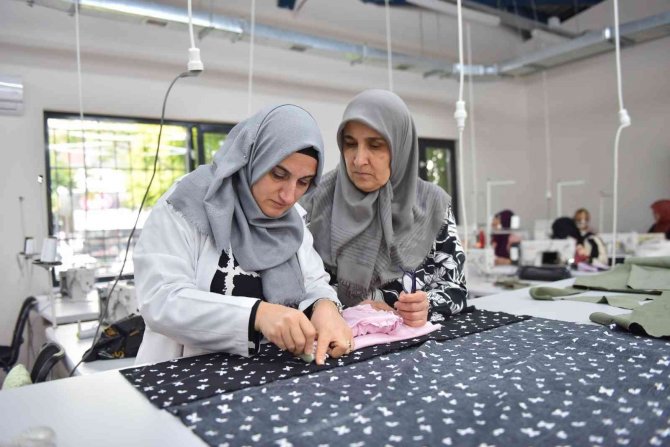 Yıldırım’da Kadınlar Hem Öğreniyor Hem Üretiyor