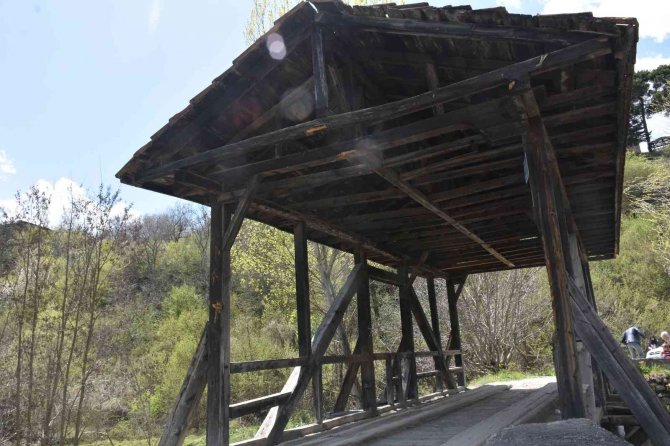 Tarihi Ahşap Köprü Restore Ediliyor