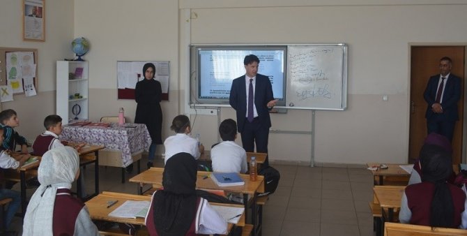 Kaymakam Gürses, Öğrencilerle Bir Araya Geldi