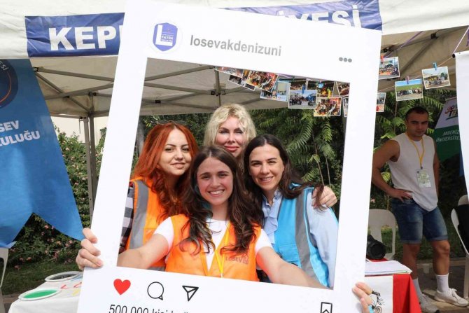 Rektör Özkan, Öğrenci Toplulukları Tanıtım Günlerine Katıldı