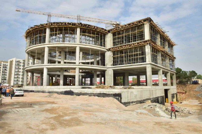 Kütüphanelerin Amiral Gemisi Hızla Yükseliyor