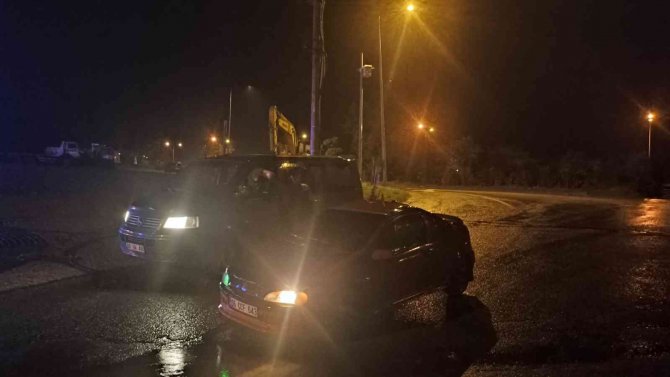 Artvin’de Taşan Dere Bazı Köy Yollarını Ulaşıma Kapattı