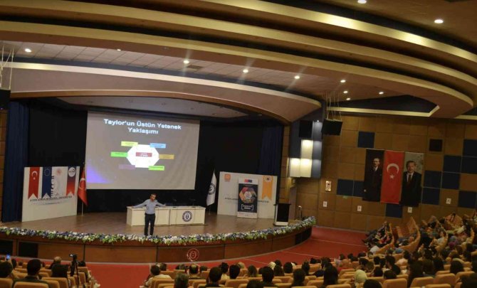 Aydın’da Öğretmenler Özel Yetenekliler Konferansı’nda Buluştu