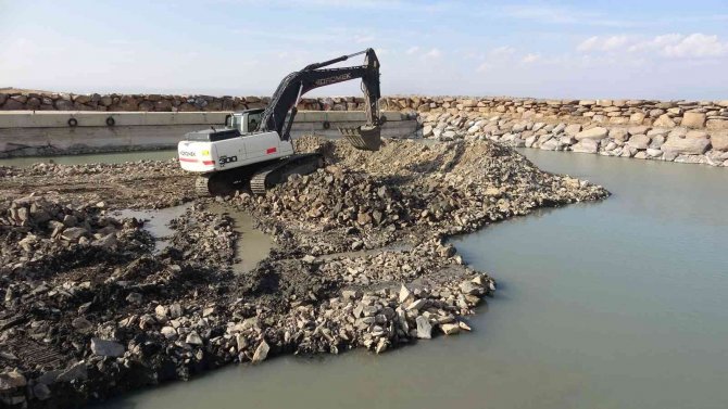 Bakanlık Van Gölü’ndeki Balıkçı Barınakları İçin Harekete Geçti