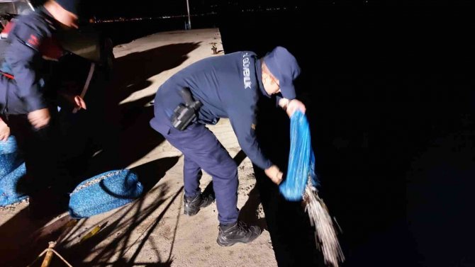 Bursa’da 2 Ton Kaçak Midye Ele Geçirildi