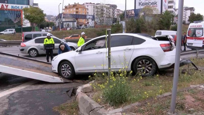 Maltepe’de Ambulans İle Otomobil Çarpıştı: 3’ü Sağlık Personeli 4 Yaralı