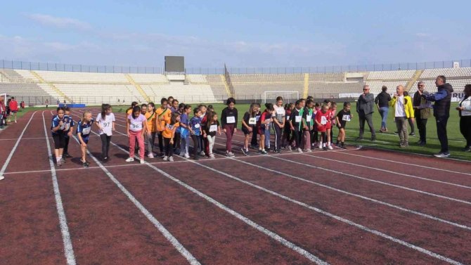 Cumhuriyet Bayramı Etkinlikleri Çerçevesinde Atletizm Yarışı Düzenlendi