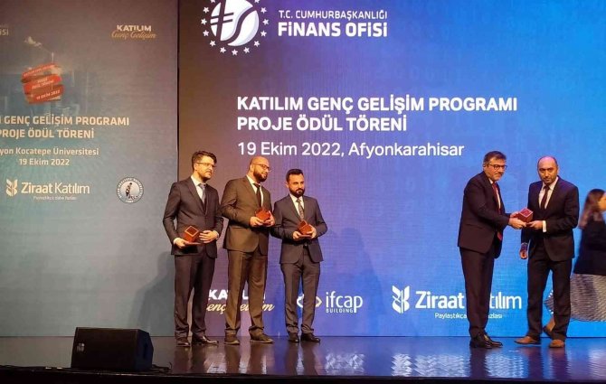 Dekan Yardımcısı Ateş’e, Katılım Genç Gelişim Programı Proje Ödülü