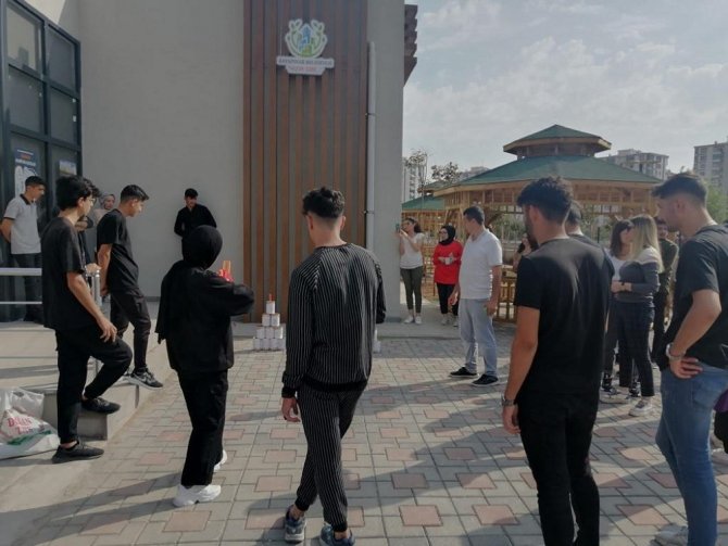 Kayapınar Akademileri Ve Bilgi Evlerinde Bahçe Şenlikleri Başladı